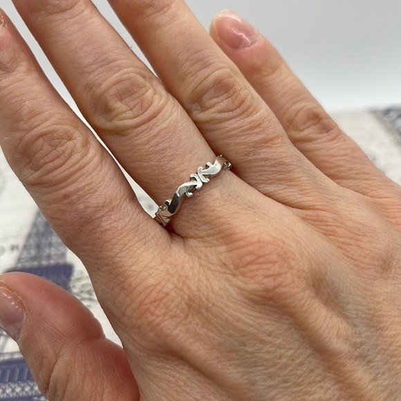 Filigree style sterling silver stamped ring!  Could be layered! - Picture 1 of 7